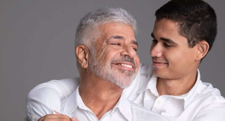 Lulu Santos se emociona com presente personalizado do marido