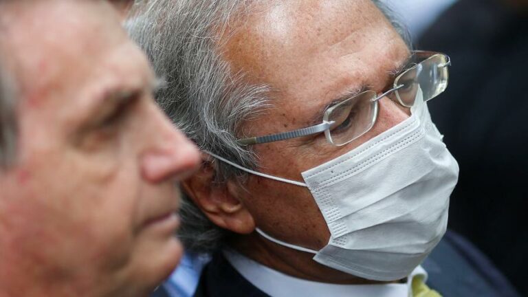 Guedes informa a aliados que auxílio emergencial será de 4 parcelas de R$ 300