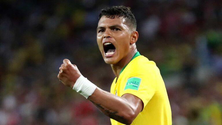 Thiago Silva assina contrato com o Chelsea por uma temporada