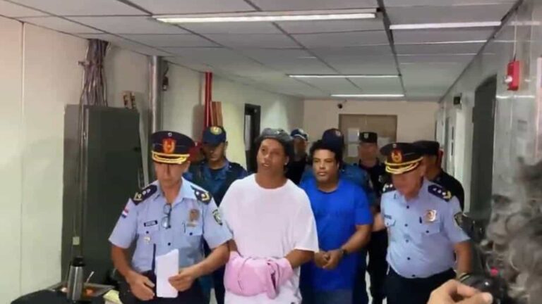Ronaldinho Gaúcho e irmão podem deixar a prisão no Paraguai hoje