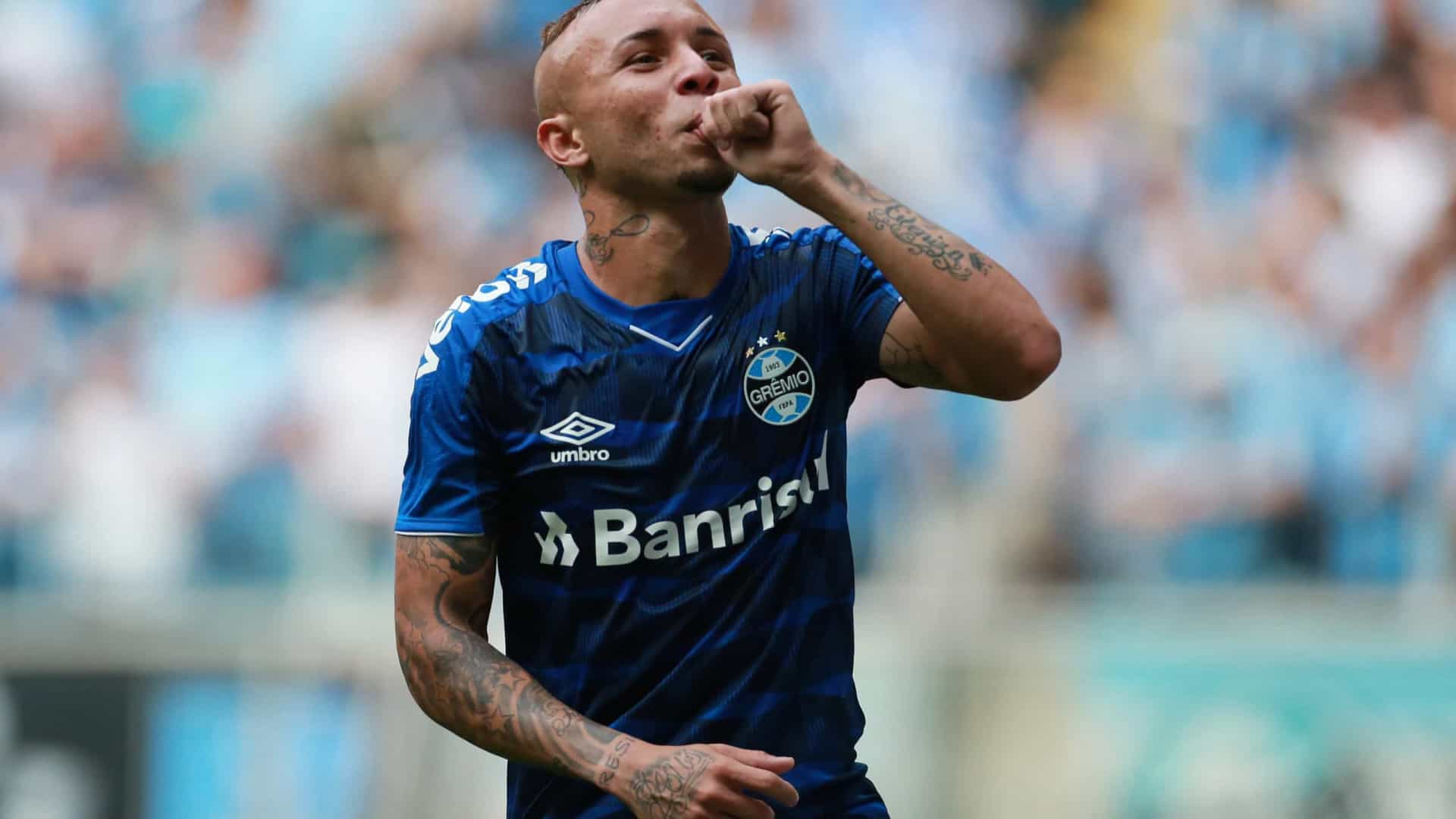 Everton Cebolinha já está em Lisboa para assinar com o Benfica