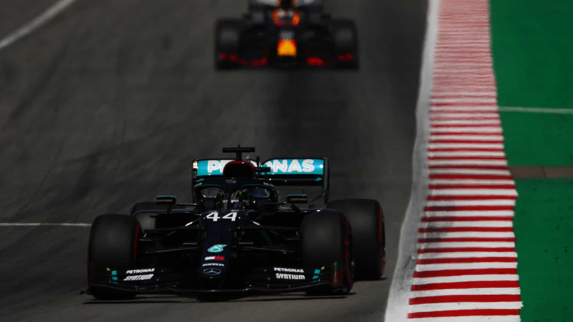 Hamilton lidera terceiro treino livre na Bélgica; Vettel dá vexame e é o último