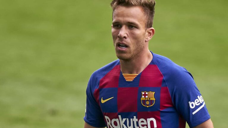 Fora do Barcelona, Arthur bate carro e álcool é detectado no sangue