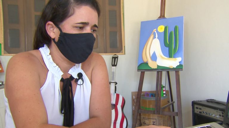 Professora recebe R$ 70 mil de salário por erro e devolve valor