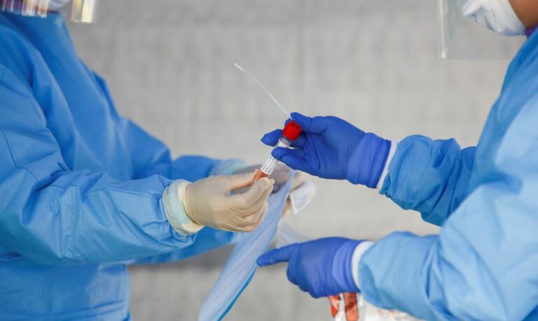 Planos terão que autorizar teste de covid de forma imediata, determina ANS