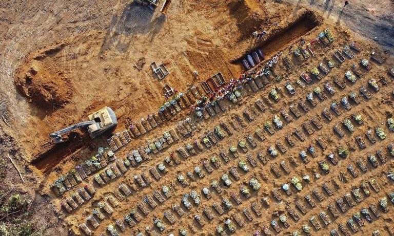 Bolsonaro sobre 100 mil mortes no Brasil: ‘Tocar a vida’