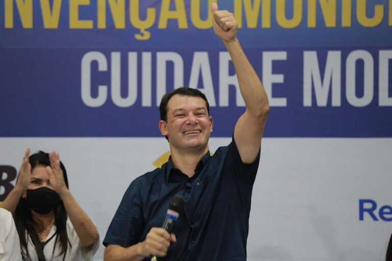 Roberto Duarte e AntĂŽnia LĂșcia registram candidatura Ă prefeitura de Rio Branco