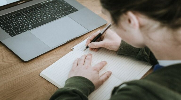Pais de alunos que não fazem aulas remotas podem ser notificados pelo Conselho Tutelar