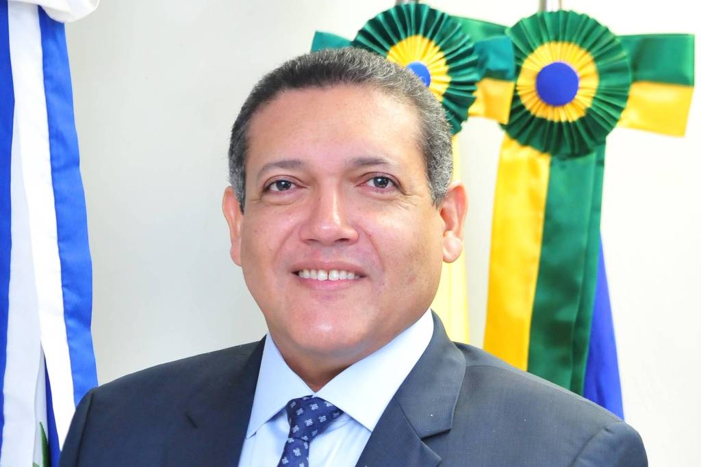 Bolsonaro diz a ministros do STF que escolheu Kassio Nunes para vaga de Celso de Mello