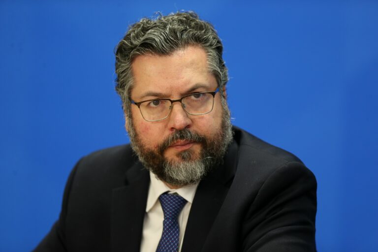 À CPI, Araújo diz que orientações para o Itamaraty vieram do Ministério da Saúde