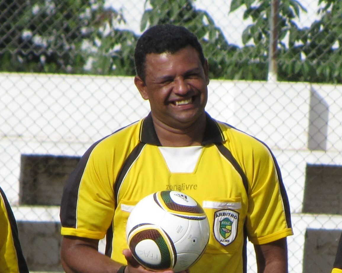 Carlos Santos, o jogador acreano profissional que virou árbitro de futebol