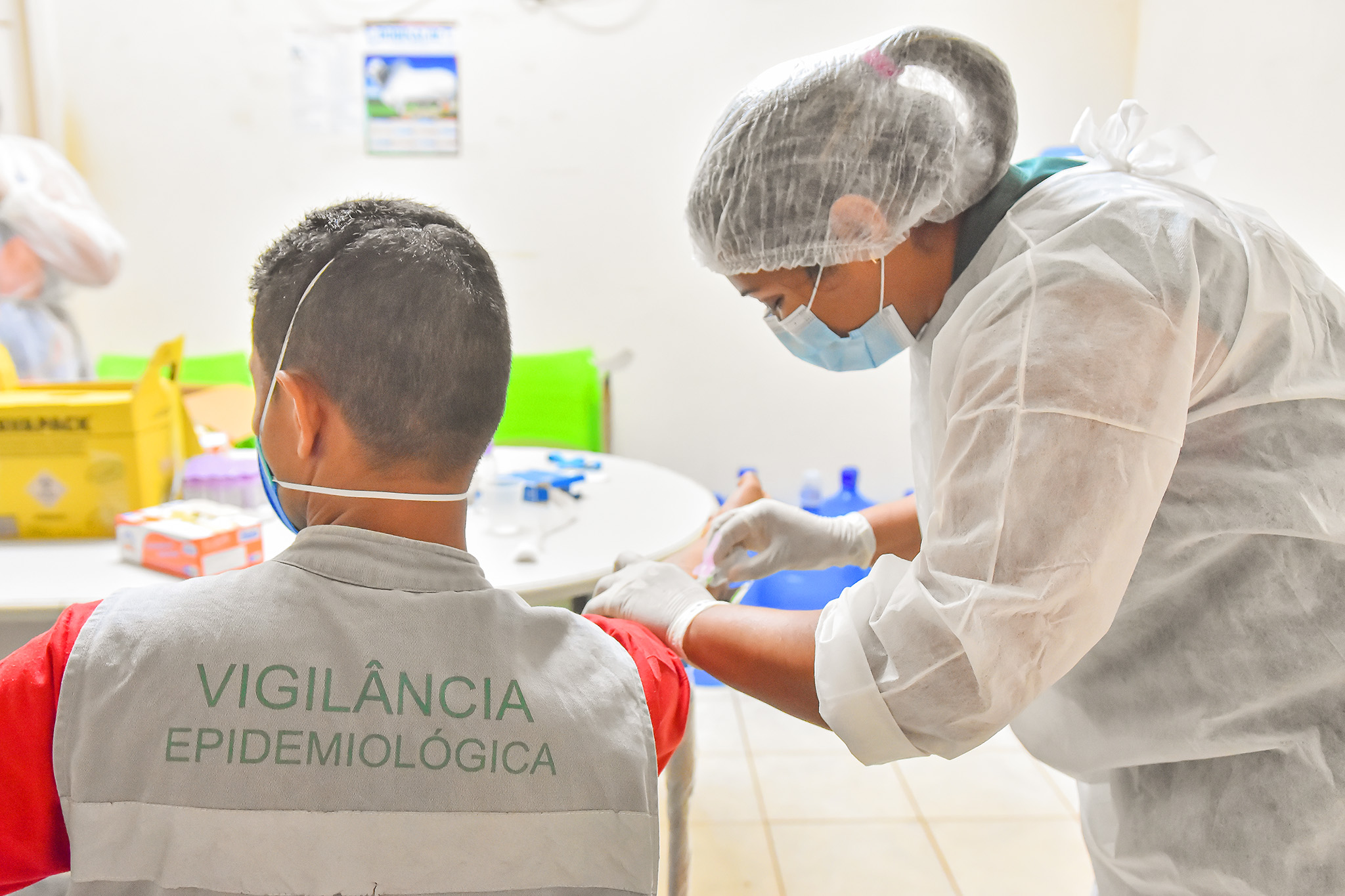 Servidores da Saúde de Rio Branco passam por um série de exames, incluindo o da covid-19