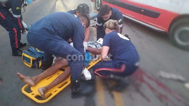 Ciclista faz conversão perigosa e sofre traumatismo ao se chocar com carro