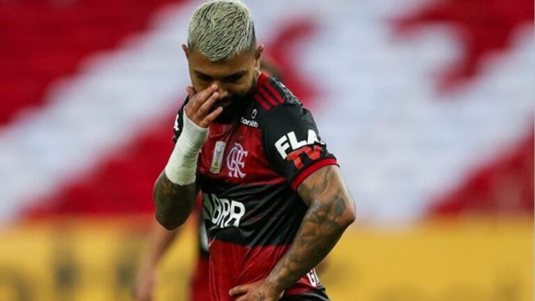 Gabigol, atacante do Flamengo, é flagrado sem máscara em passeio