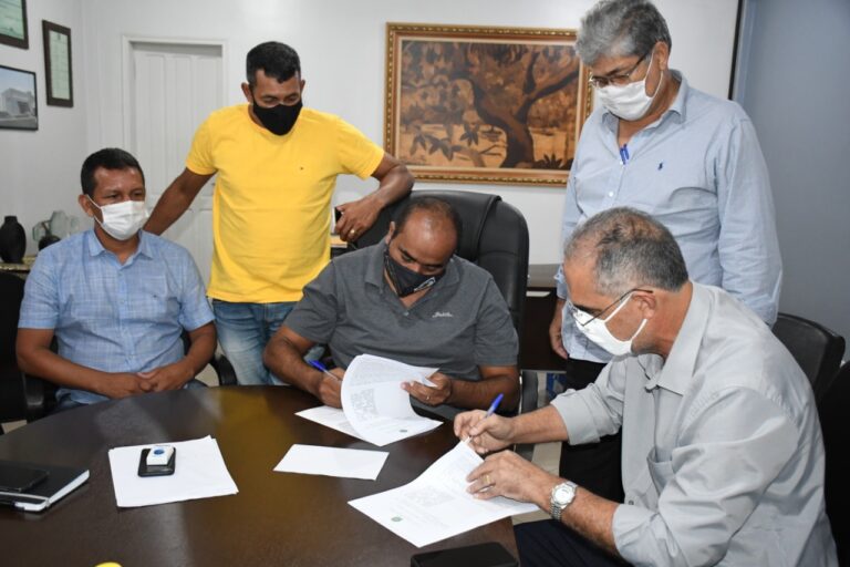 Prefeito Clodoaldo Rodrigues assina termo de Cooperação Técnica com o Incra