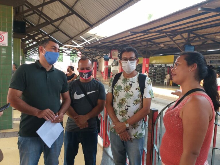 Jesus Sérgio e vereador Juruna visitam ambulantes do Terminal Urbano de Rio Branco