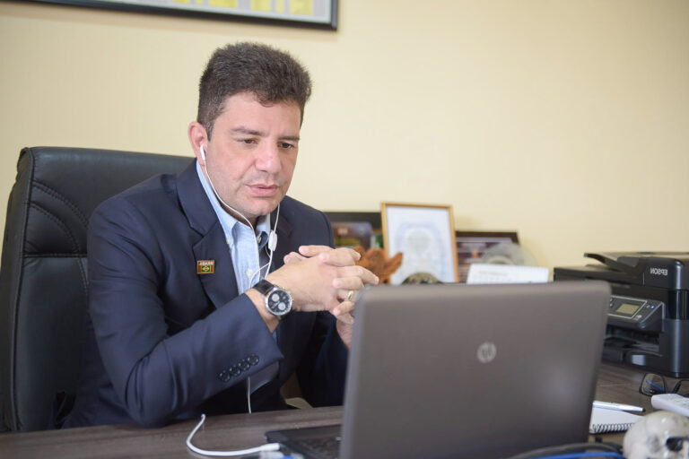 Dança das cadeiras: Gladson promove pelo menos 15 mudanças de cargos