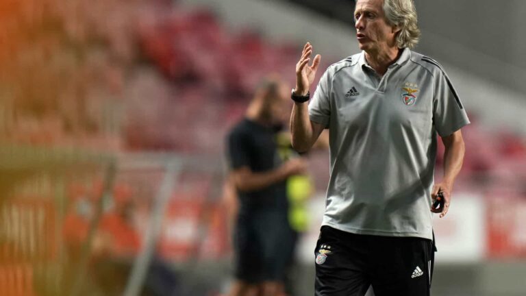 Jorge Jesus foi demitido após discussão com ídolo do Benfica, diz jornal