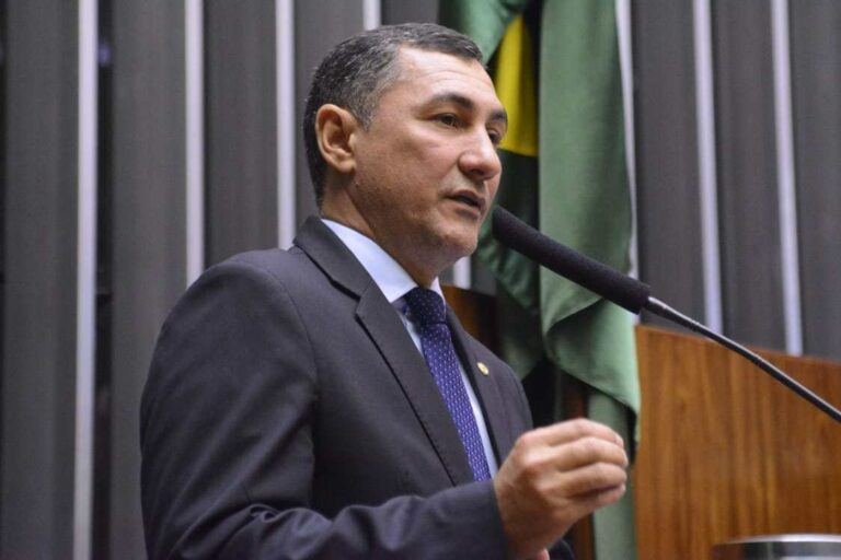 Jesus Sérgio apresenta projeto de lei para impedir privatização da Eletrobras