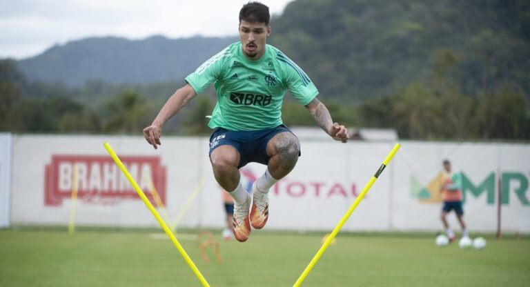 Thuler testa positivo e aumenta lista de casos confirmados de covid-19 no Flamengo