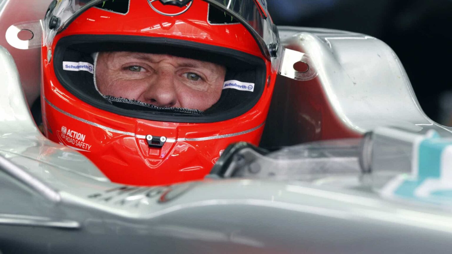 Ex-mulher do empresário de Michael Schumacher diz que piloto só se comunica com os olhos