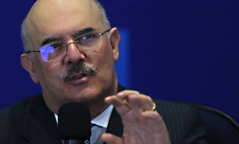 Milton Ribeiro diz que Bolsonaro o ligou preocupado com ‘busca e apreensão’