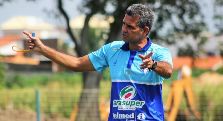 Futebol acreano: Ălvaro MiguĂ©is, o atacante talentoso que virou tĂ©cnico vencedor