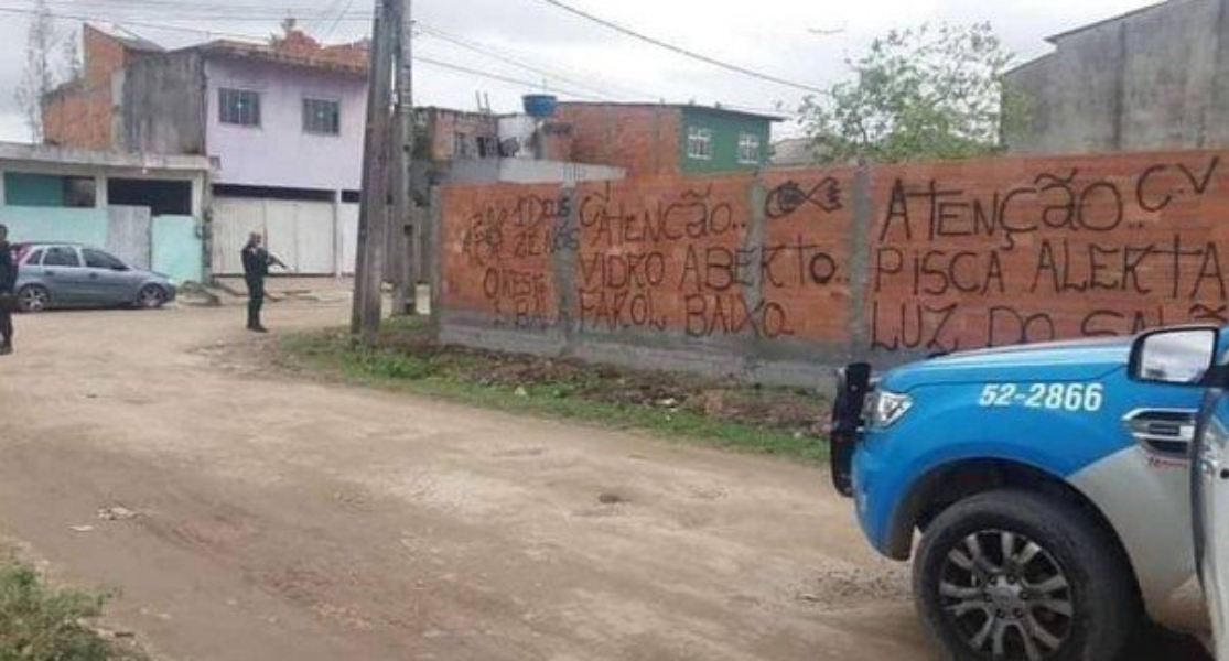PMs são presos por sequestrar e vender detido a traficantes rivais por ligação de vídeo