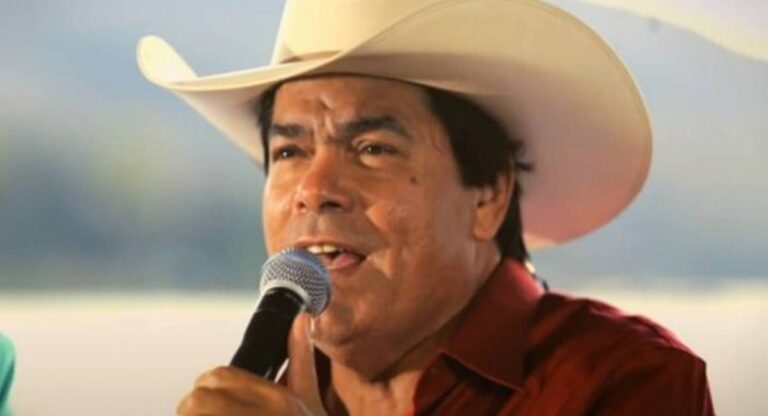 Parrerito, integrante do Trio Parada Dura, é entubado e estado dele é grave