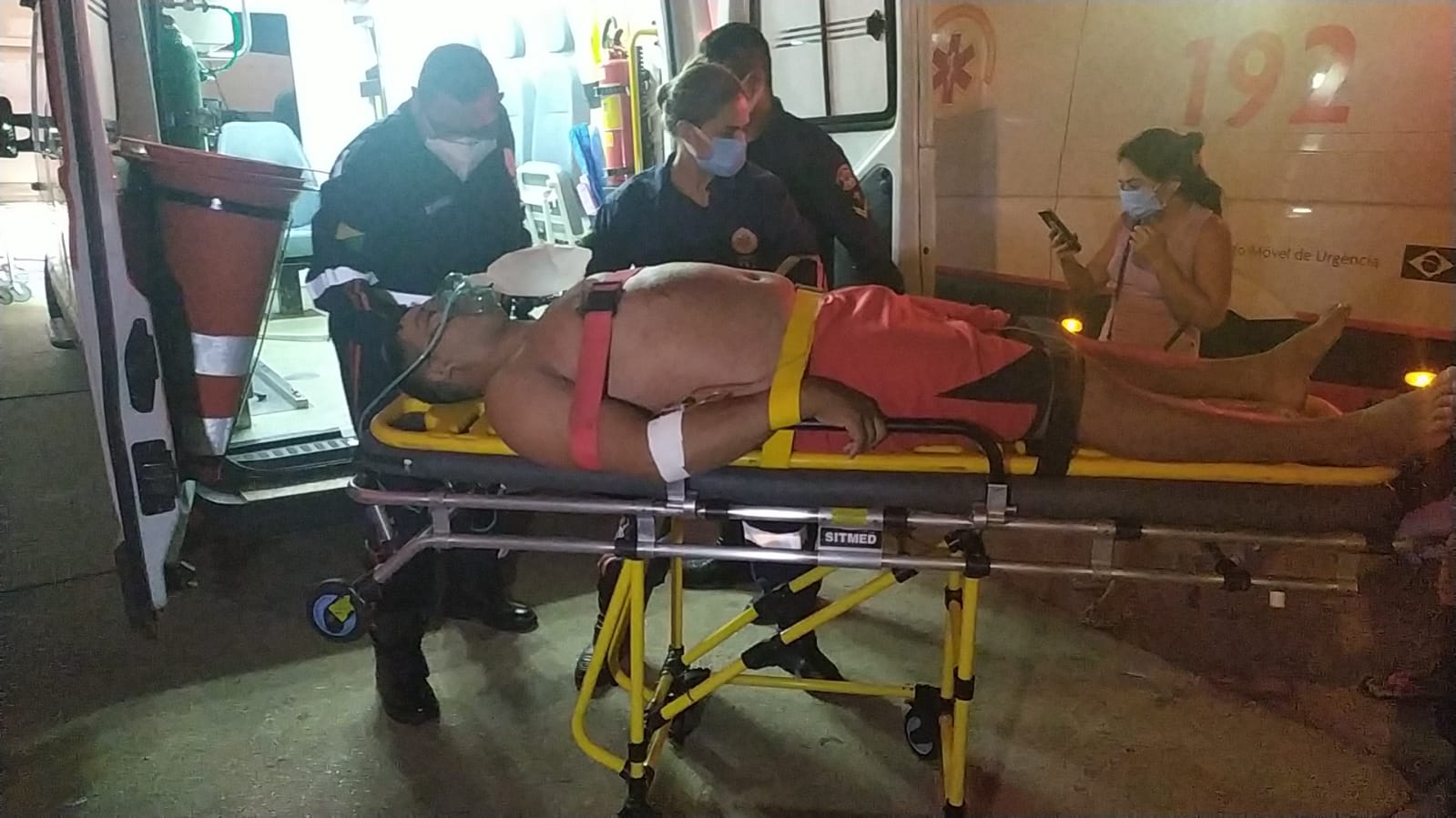 Bandidos invadem casa no Calafate e atiram contra homem que estava em sua cama