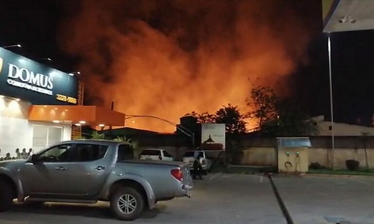 Incêndio de grandes proporções na Dias Martins repercute nas redes sociais; veja
