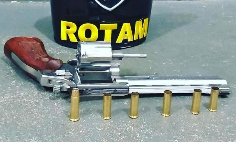 Homens são detidos após realizarem tiroteios em Cruzeiro do Sul