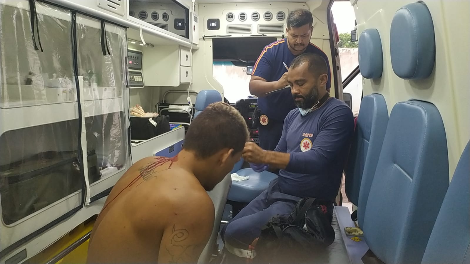 Monitorado tem apartamento invadido e é atingido por tiro de raspão na cabeça