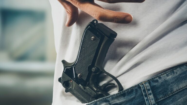 Assaltante é morto com tiro na testa após PMs reagirem ao crime no interior do Acre