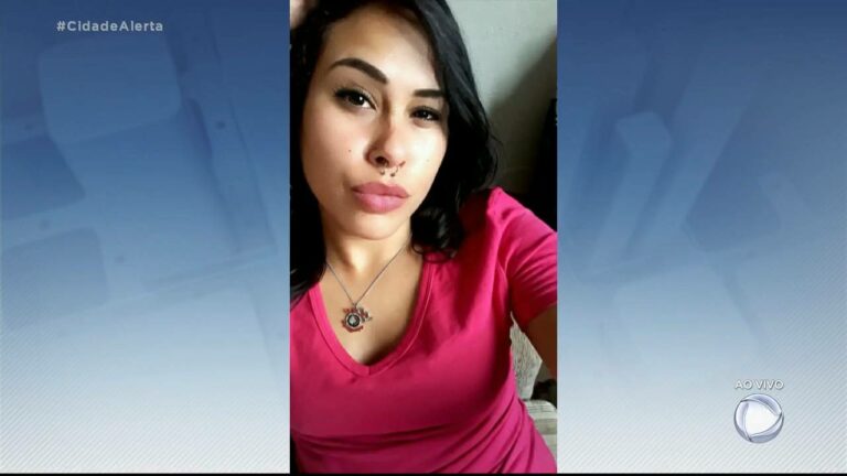 Modelo morre misteriosamente em gravação de clipe; vídeo mostra momento