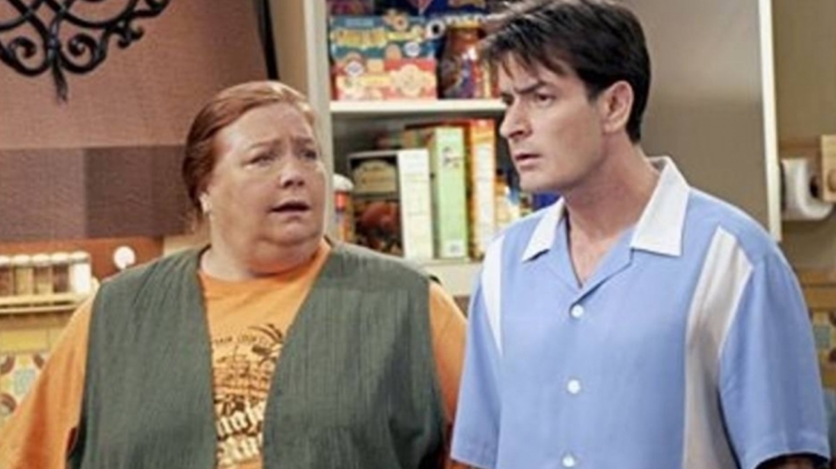 Atriz Conchata Ferrel, a Berta de Two and a Half Men, morre aos 77 anos