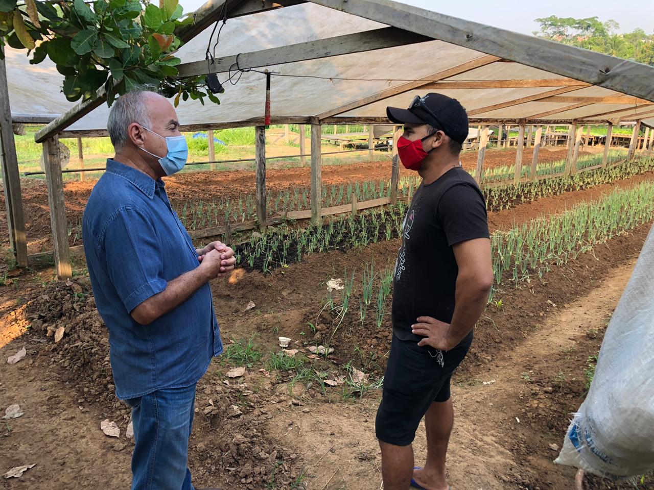 Bocalom visita o Ramal do Mutum e apresenta projetos para agricultura familiar
