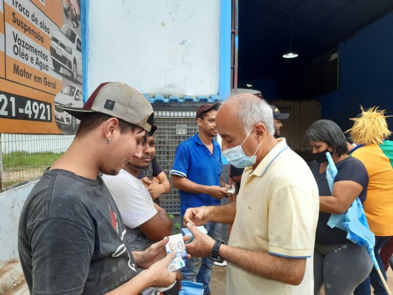 Apoio e incentivo popular marca caminhada de Bocalom na Via Chico Mendes