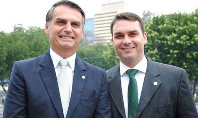 Flávio Bolsonaro renuncia ao cargo de terceiro secretário da Mesa do Senado