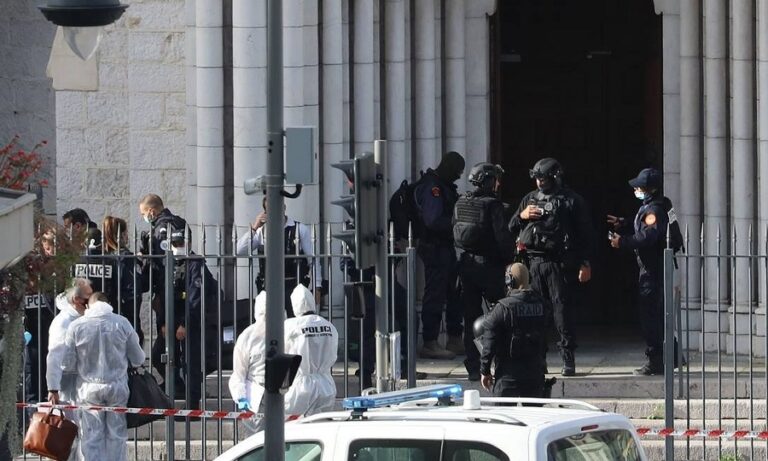 Brasileira está entre as vítimas de atentado a faca na Catedral de Notre-Dame