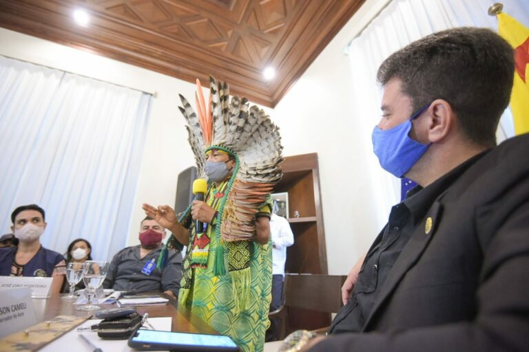 Gladson Cameli e líderes indígenas discutem demandas apresentadas ao Estado