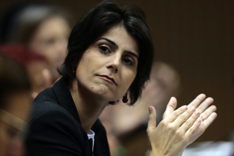 Com liderança de Manuela d’Ávila, segundo lugar em Porto Alegre segue embolado