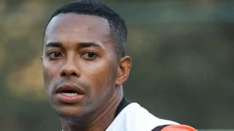 Perto de julgamento, Robinho vive de renda e não desiste de jogar no Santos