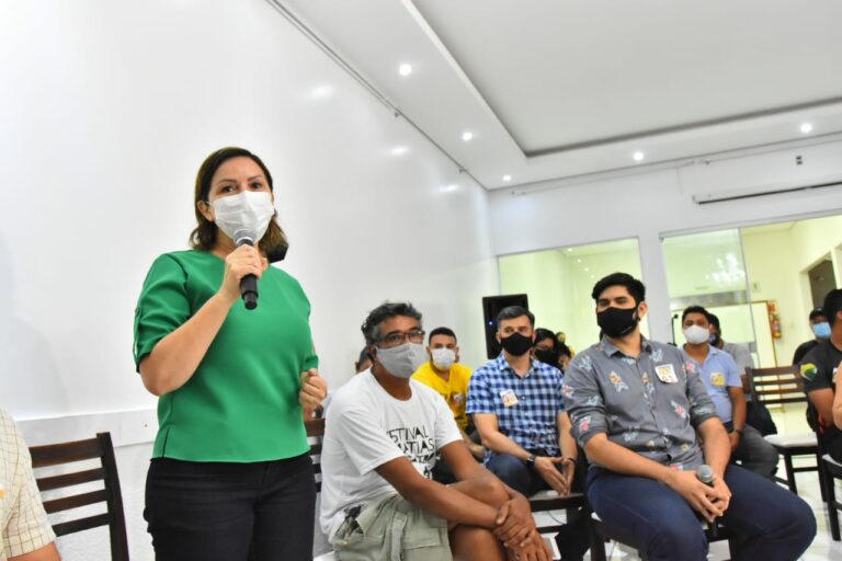 Fazedores de Cultura dizem sim à reeleição da professora Socorro Neri