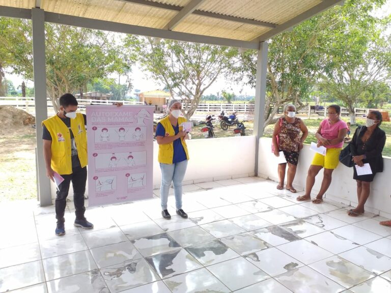 Outubro Rosa: prefeitura leva serviços de atenção à saúde da mulher