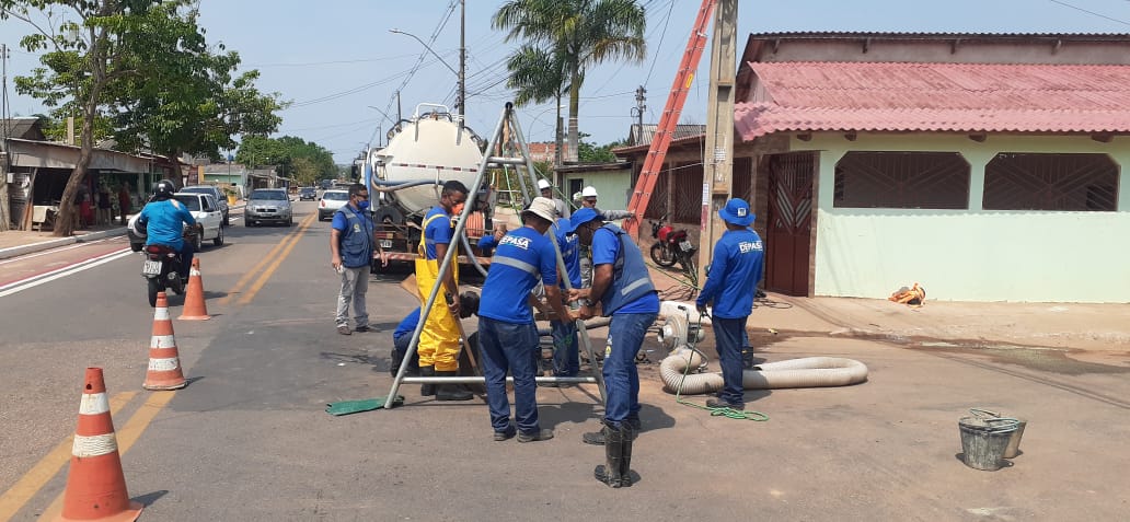 Mais de 300 quilos de lixo são retirados de rede de esgoto em bairro de Rio Branco