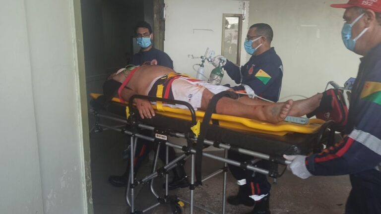 Homem supostamente embriagado sofre ataque cardíaco ao bater moto na capital