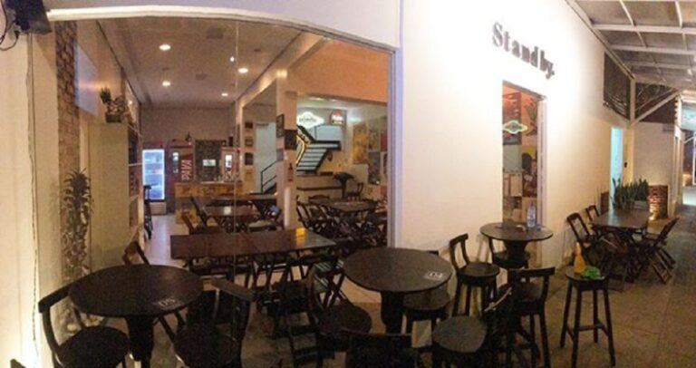 No AC, homem vai ao bar com bebida de fora, pede copo com gelo e revolta clientes