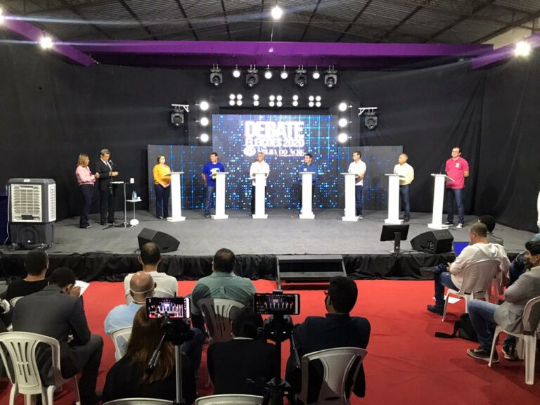 Durante debate, candidatos usam estratégia para tentar isolar Socorro Neri