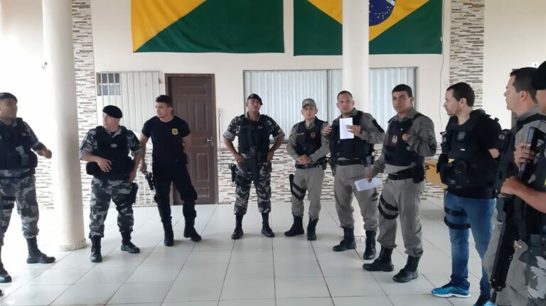 Cinco são presos por tráfico e posse ilegal de arma em Sena